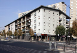 LES MAISONS